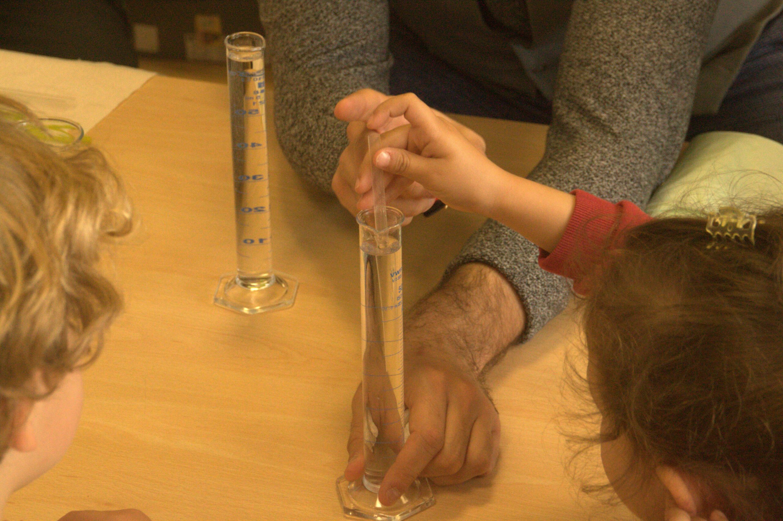 Des étudiants à l'école pour de la sensibilisation autour de l'eau